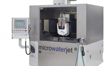 Micorwaterjet in Aarwangen schneidet auf Womajet, Produkten der Micromachining AG